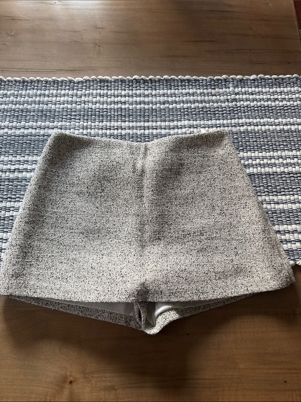 Aritzia Babaton Gray Textured High-Rise Skort Shorts